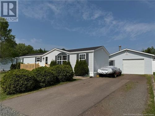 17 Lobelia St, Moncton, NB, E1H2Y6 | Card Image