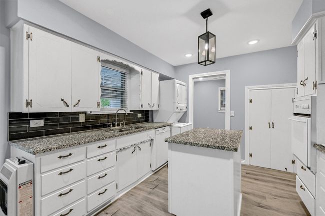110 W Moore St, House other with 2 bedrooms, 2 bathrooms and null parking in Sherman TX | Image 11