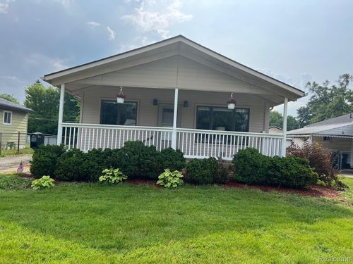 15158 Garden St, Livonia, MI, 48154-4014 | Card Image