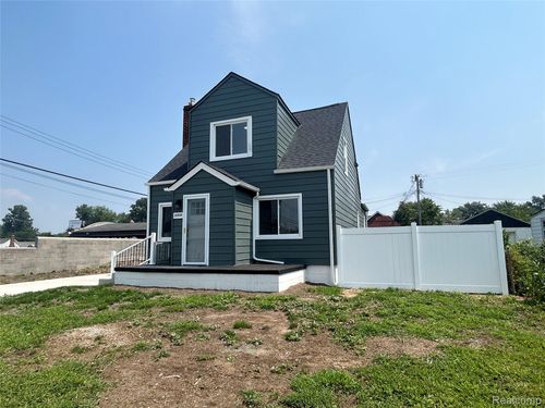 26800 Brettonwoods St, Madison Heights, MI, 48071-3572 | Card Image