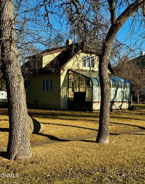 205 Wilcox Ave N, Buffalo, ND, 58011-6204 | Card Image