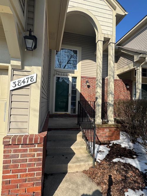 38478 Lynwood Ct, Farmington Hills, MI, 48331-3752 | Card Image