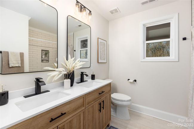 Hall Guest Bath | Image 26