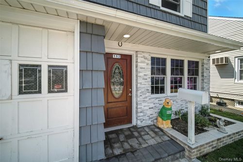 112 Casper St, Valley Stream, NY, 11580-3606 | Card Image