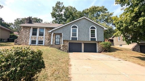 7236 Crisp Ave, Raytown, MO, 64133-6836 | Card Image