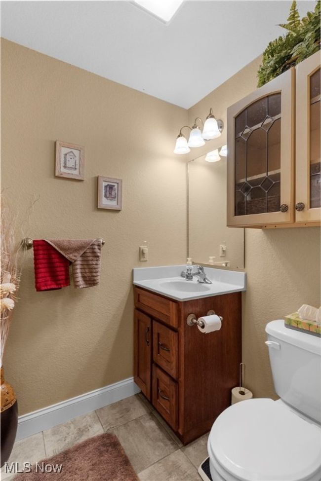 Half Bath Main Level | Image 23