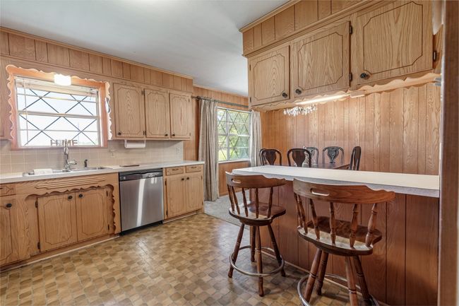 Pass through eat-at bar or serving station for entertaining | Image 17