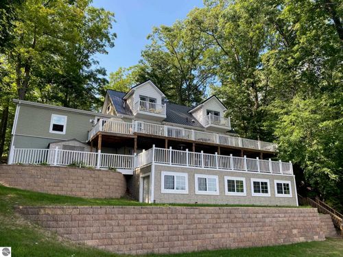 506 Mclachlan Pt, Evart, MI, 49631-8310 | Card Image