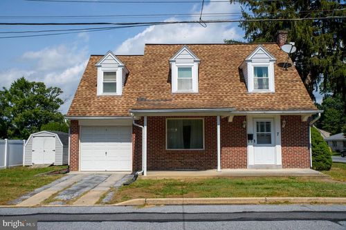 7 Ridge Ave, LEBANON, PA, 17042-7136 | Card Image