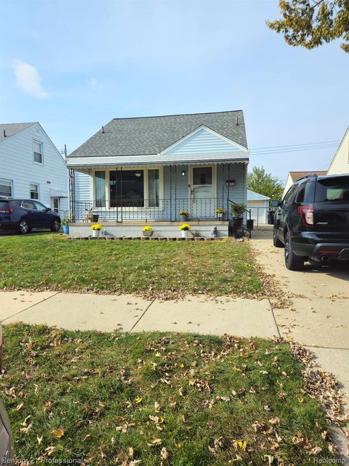4012 18th St, Wyandotte, MI, 48192-6921 | Card Image