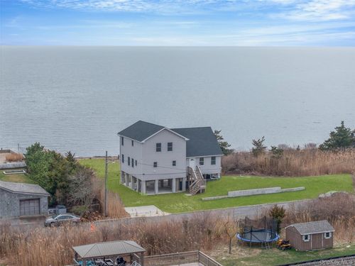 22 Rod St, East Patchogue, NY, 11772-6124 | Card Image