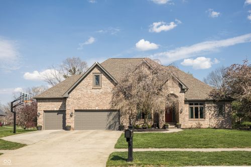 9904 Oak Ridge Dr, Zionsville, IN, 46077-9414 | Card Image