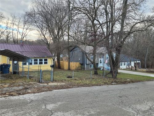 11909 E Kentucky Ave, Sugar Creek, MO, 64054-1352 | Card Image