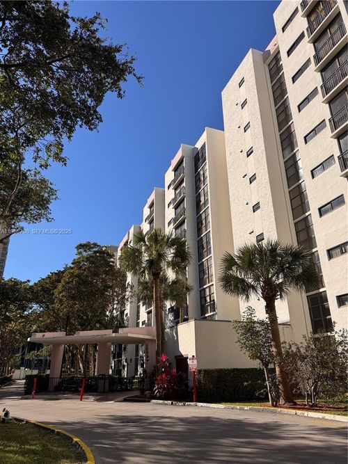 apt-117-16919 N Bay Rd, Sunny Isles Beach, FL, 33160-4213 | Card Image