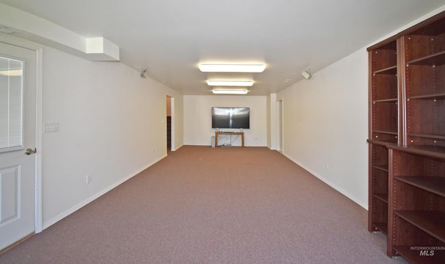 Spare room with carpet floors and baseboards | Image 36