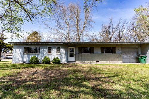 323 W Chantry St, Perkins, OK, 74059-3621 | Card Image