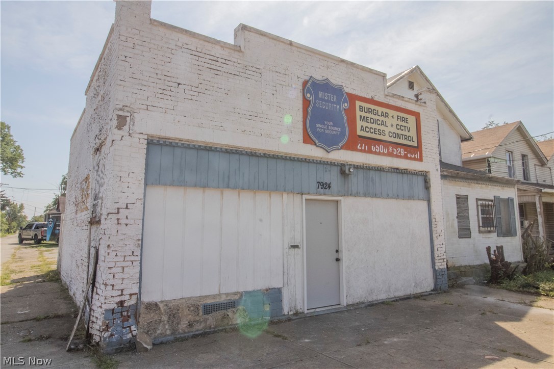Commercial Sale in Cleveland 3