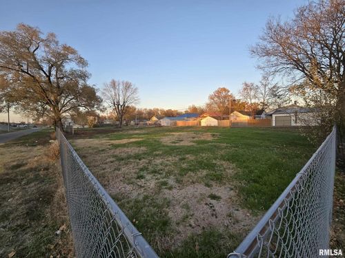 210 & 214 N Oak Street, Duquoin, IL, 62832 | Card Image