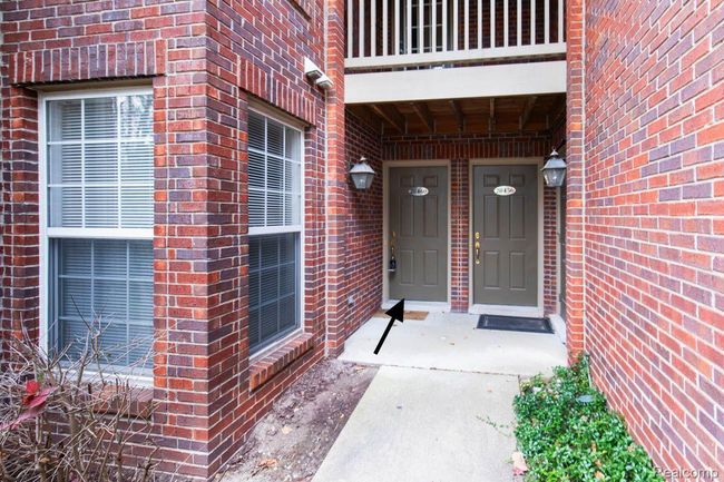 28460 Carlton Way Dr, Condo with 2 bedrooms, 2 bathrooms and null parking in Novi MI | Image 6