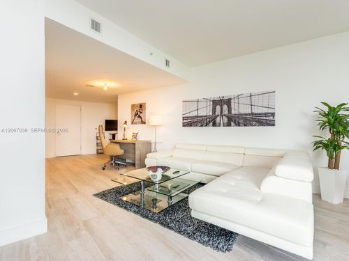 1014-121 Ne 34th St, Miami, FL, 33137-3852 | Card Image