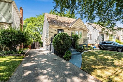 140 E 35th St, Hamilton, ON, L8V3Y2 | Card Image