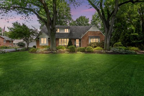 7 Parkwood Dr, Bowling Green, OH, 43402-3644 | Card Image