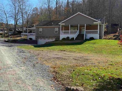 32 Lakeside Drive, House other with 3 bedrooms, 2 bathrooms and 3 parking in Grafton WV | Image 3