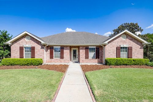 108 Lindsey Dr, Houma, LA, 70360-6091 | Card Image