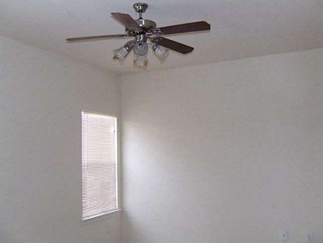 422 Blake Ln, Home with 3 bedrooms, 2 bathrooms and null parking in Midlothian TX | Image 5