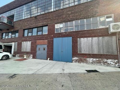 2-3111 Richmond Ter, Staten Island, NY, 10303-1301 | Card Image