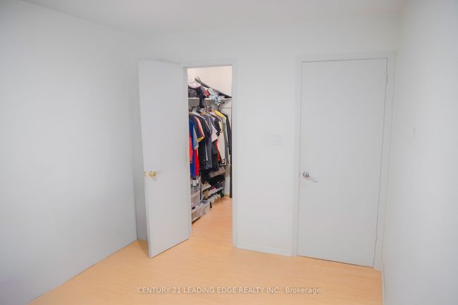 7 Futura Dr, House attached with 6 bedrooms, 2 bathrooms and 4 parking in North York ON | Image 16