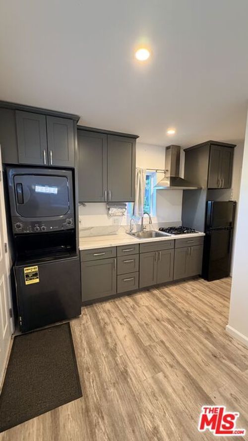 10937 1/2 Whitaker Ave, Granada Hills, CA, 91344-5042 | Card Image