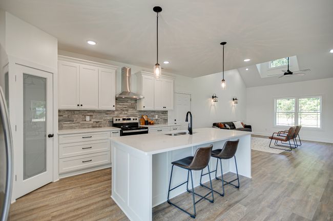 1020 Loggins Rd, House other with 4 bedrooms, 3 bathrooms and 1 parking in Charlotte TN | Image 11
