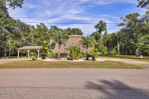 8332 Makiki Dr, Diamondhead, MS, 39525-4027 | Card Image