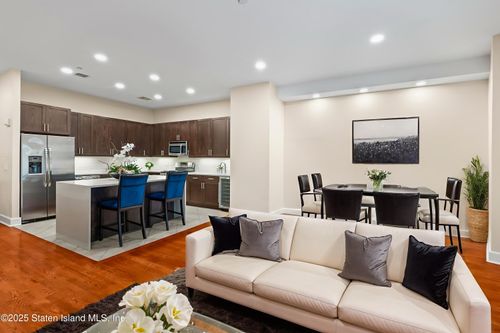 1f-90 Bay Street Lndg, Staten Island, NY, 10301-2659 | Card Image