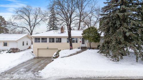 8109 30th Ave N, Crystal, MN, 55427-2511 | Card Image