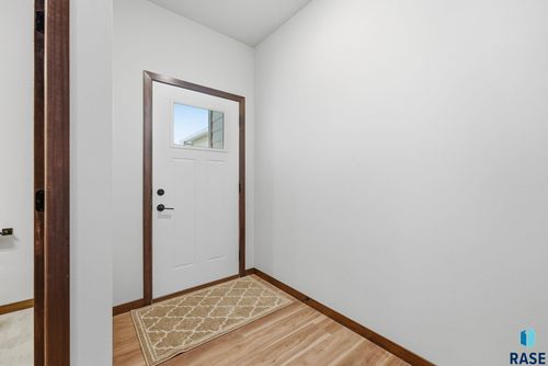 5513 S Huntwood Ave, Sioux Falls, SD, 57108-3421 | Card Image