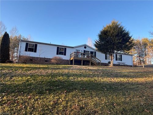 1048 Jessica Ln, Tobaccoville, NC, 27050-9112 | Card Image