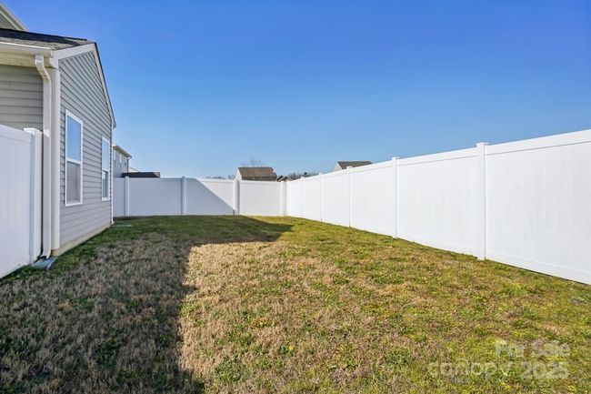 Fenced in backyard | Image 38
