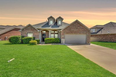 2989 Lakeview Circle, House other with 3 bedrooms, 2 bathrooms and null parking in Burleson TX | Image 1