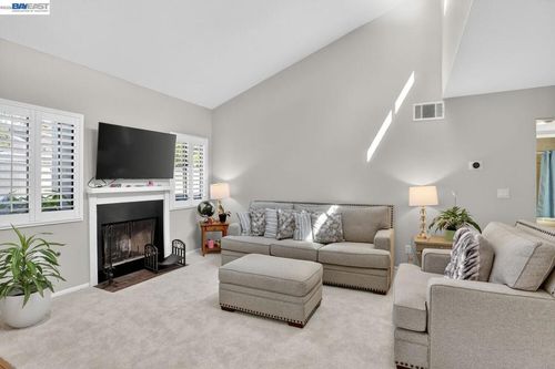 apt-3-218 Apollo, Hercules, CA, 94547-1910 | Card Image