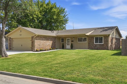 9412 E 40th Pl, Tulsa, OK, 74145-3711 | Card Image