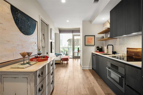 1102-48 East Ave, Austin, TX, 78701-4317 | Card Image