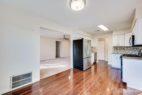 1512 Green Hollow Dr, Iselin, NJ, 08830-2946 | Card Image