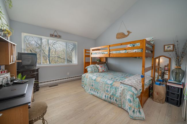 Secondary bedroom with extra large window | Image 16