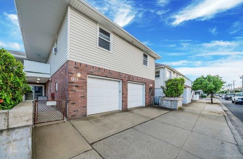 upper-105 Vermont St, Long Beach, NY, 11561-1439 | Card Image