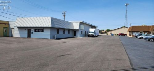 424 Wentz St, Tiffin, OH, 44883-1955 | Card Image