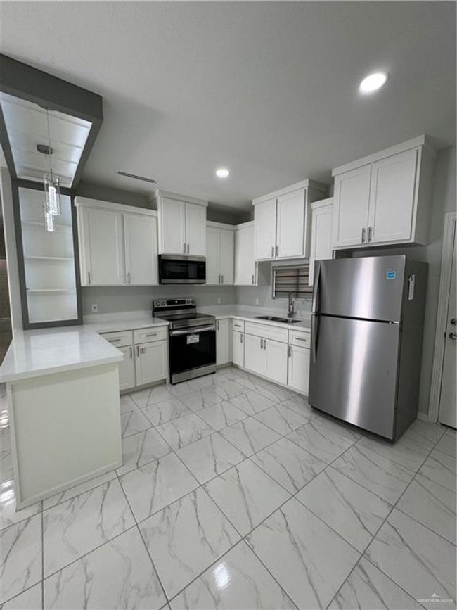 APT-2 - 3507 S Dominique Dr, Condo with 3 bedrooms, 2 bathrooms and 2 parking in Pharr TX | Image 4