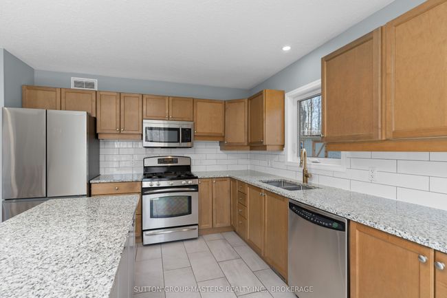 324 13 Island Lake Rd, House other with 4 bedrooms, 4 bathrooms and 15 parking in Godfrey ON | Image 8