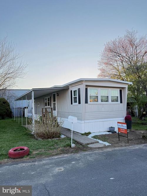 111 Hoover Dr, FAIRLESS HILLS, PA, 19030-2014 | Card Image